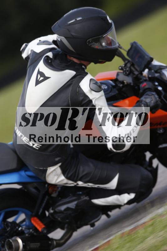 /Archiv-2024/29 12.06.2024 MOTO.CH Track Day ADR/Gruppe blau/8